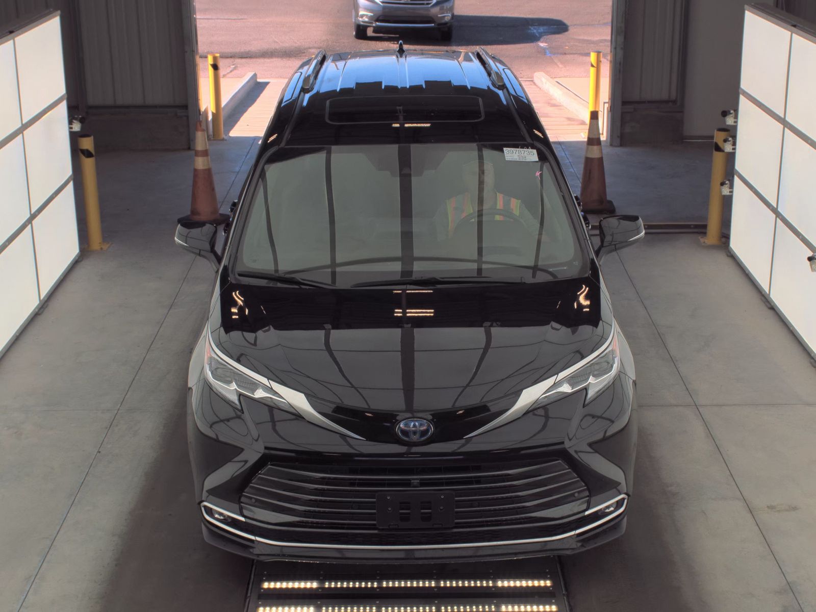 2023 Toyota Sienna Platinum FWD