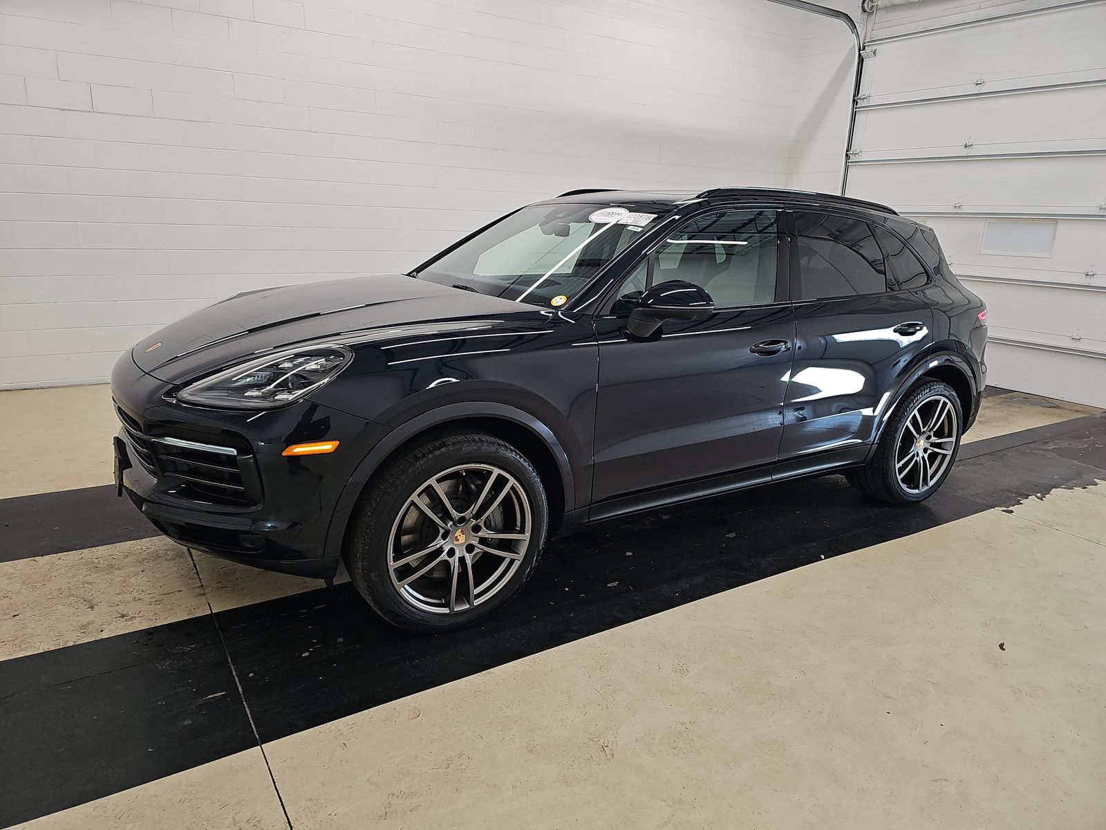2023 Porsche Cayenne S's photo