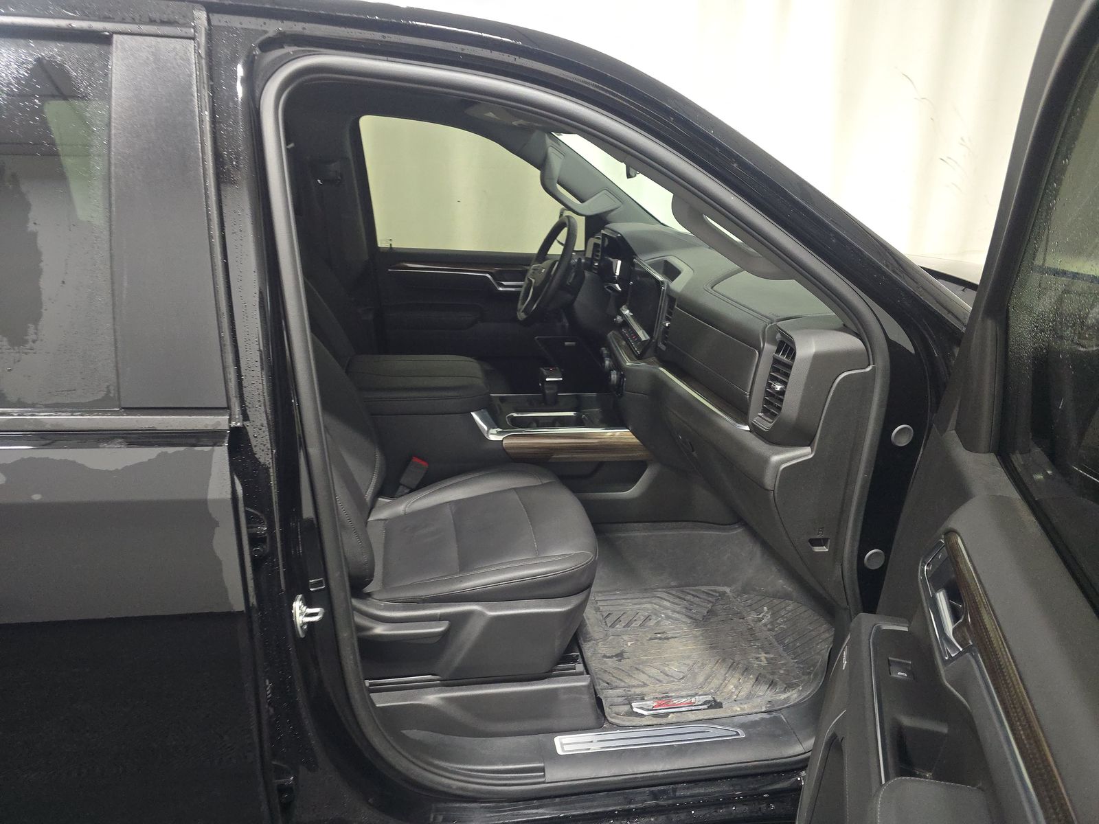 2025 Chevrolet Silverado 1500 RST AWD