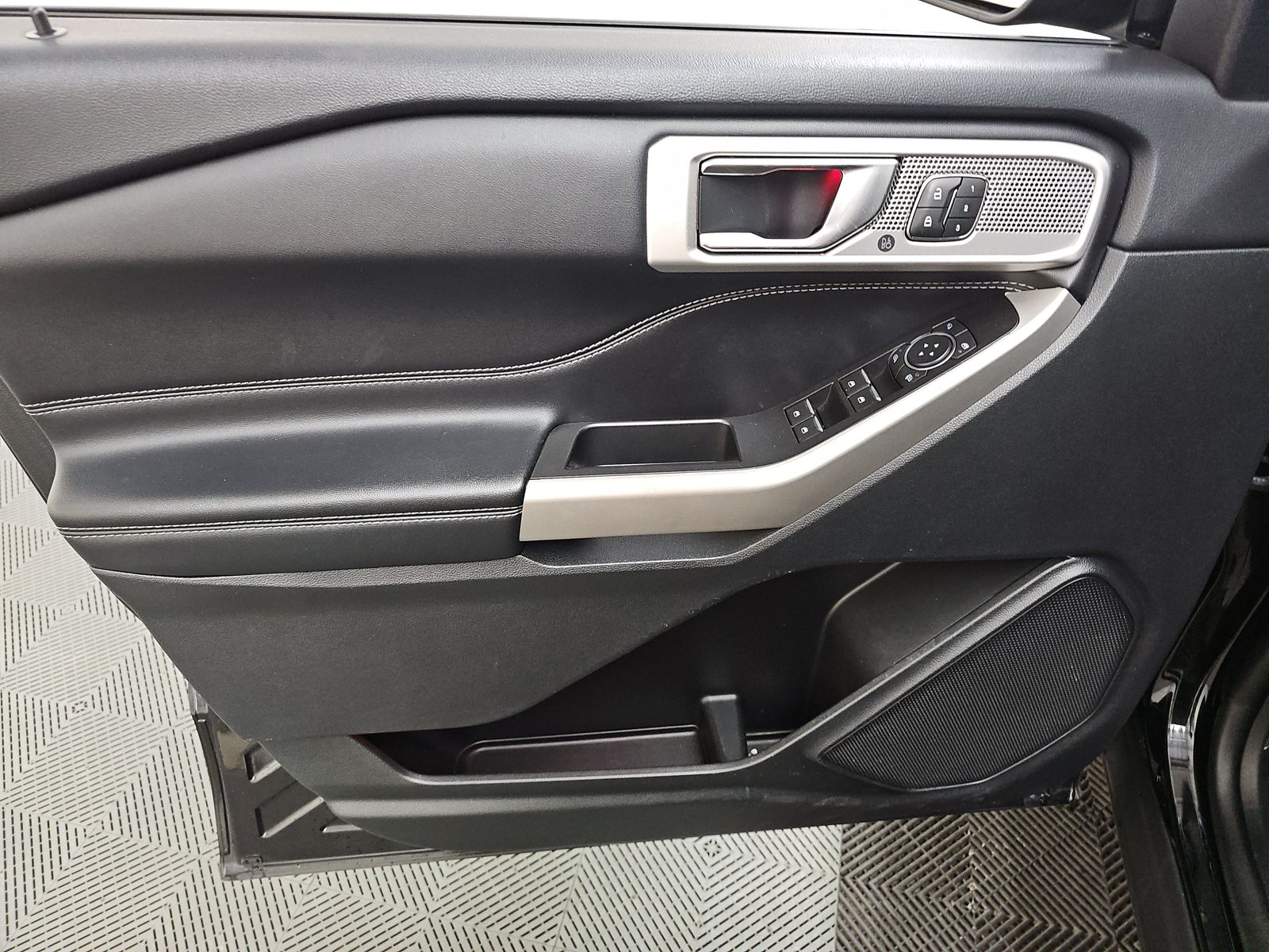 FORD EXPLORER - 10