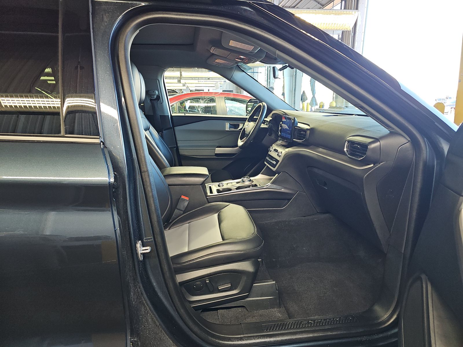 2023 Ford Explorer XLT AWD