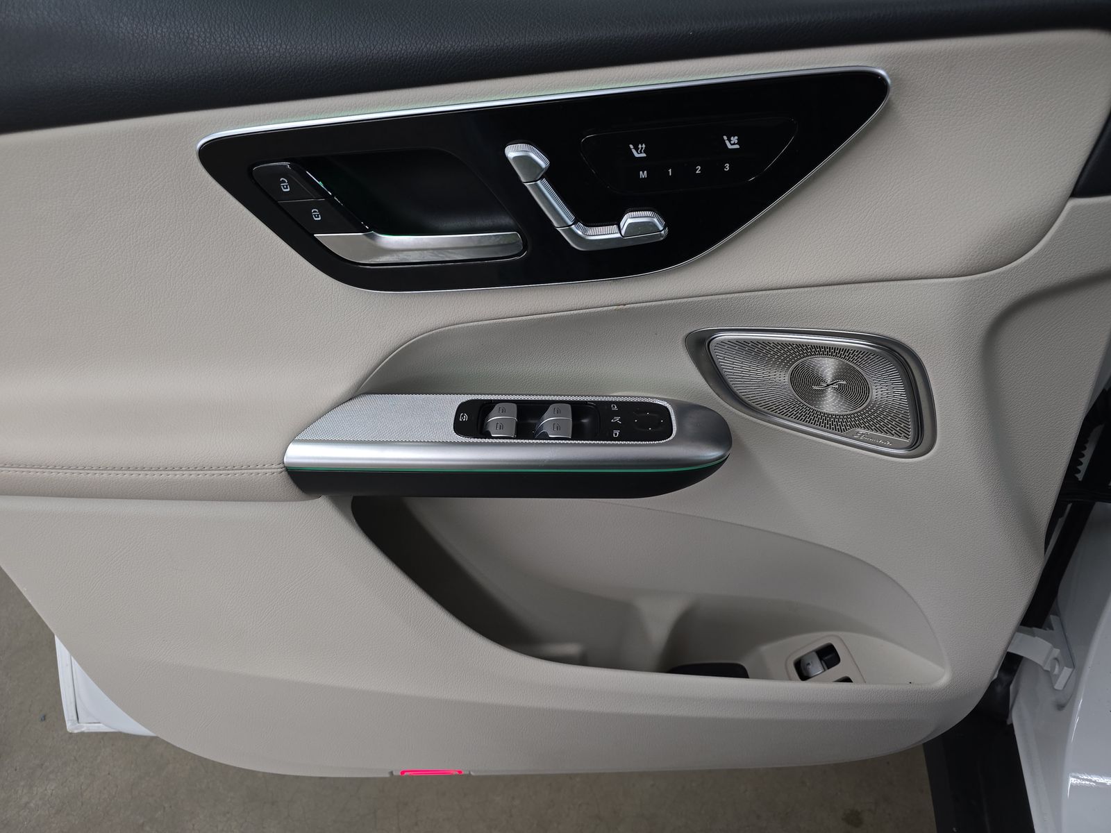 MERCEDES-BENZ GLC - 10