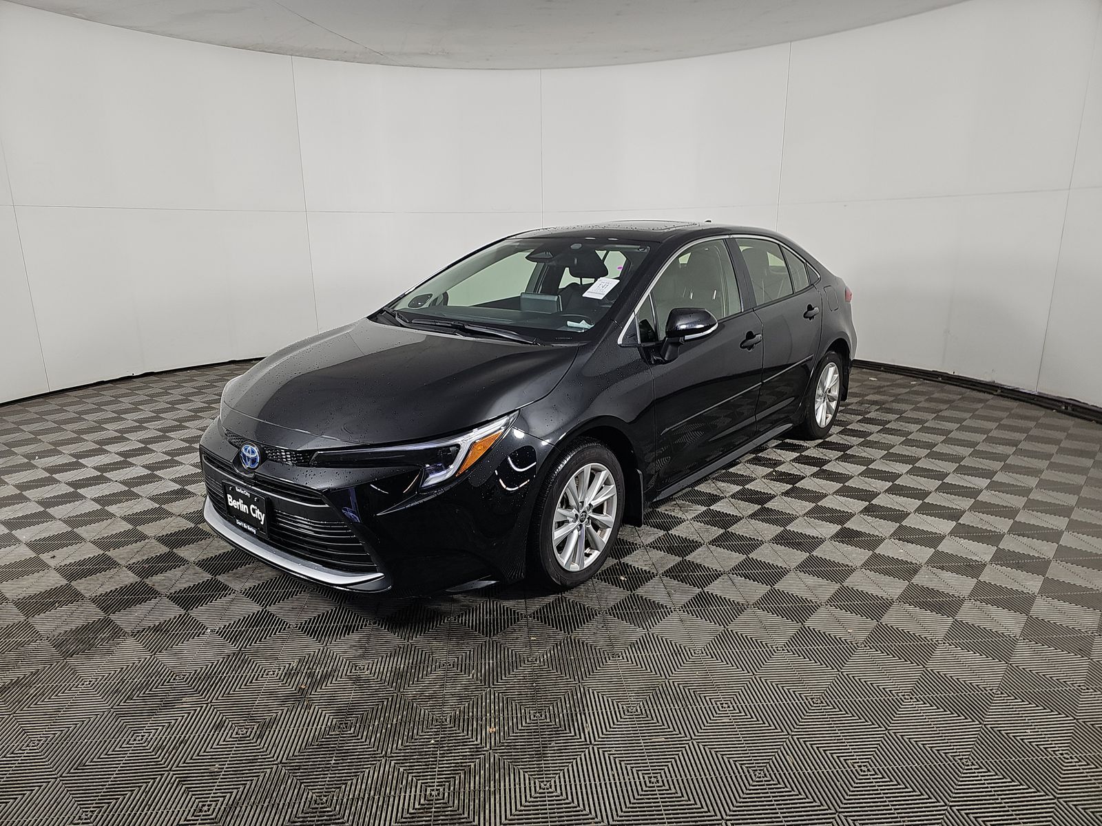 2025 Toyota Corolla Hybrid XLE FWD