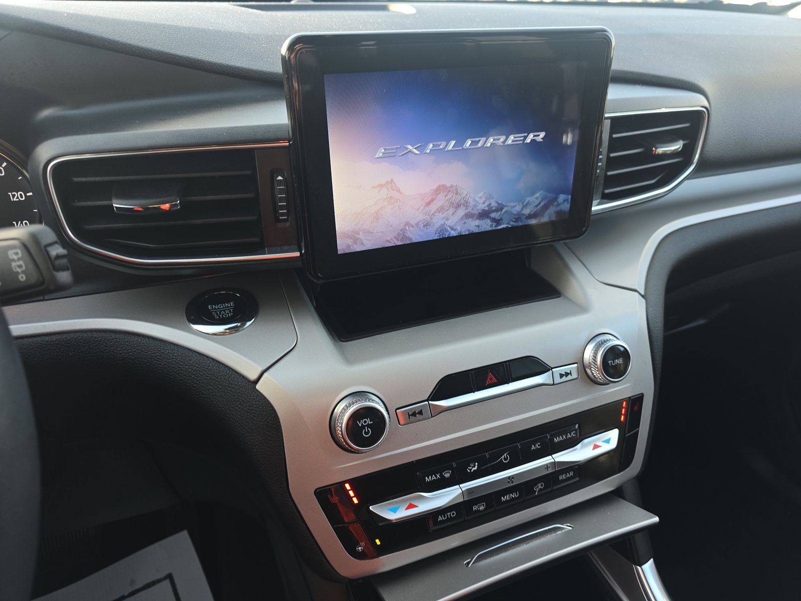 2023 Ford Explorer XLT AWD