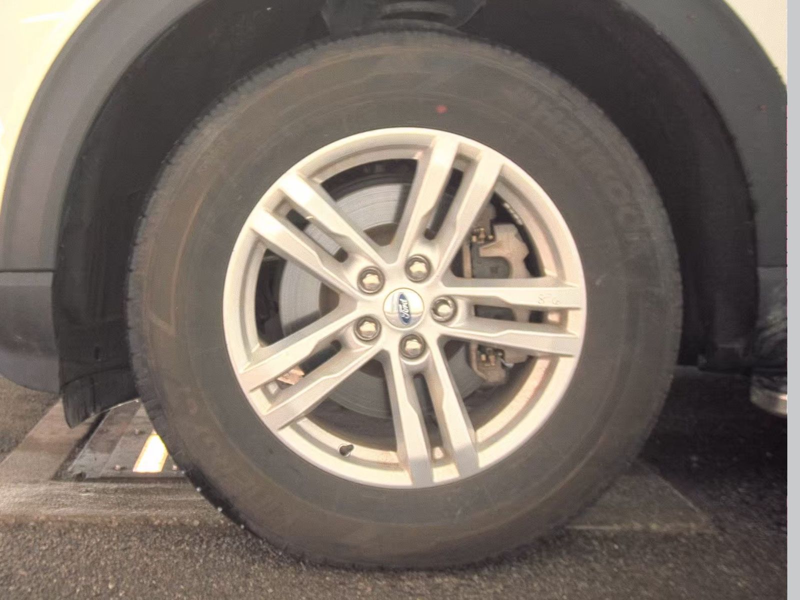 2023 Ford Explorer XLT AWD