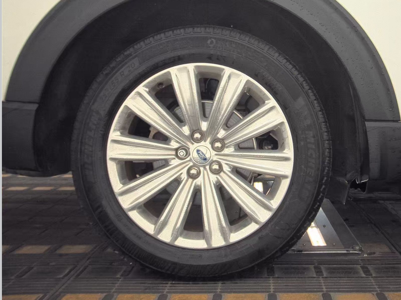 2023 Ford Explorer Limited RWD