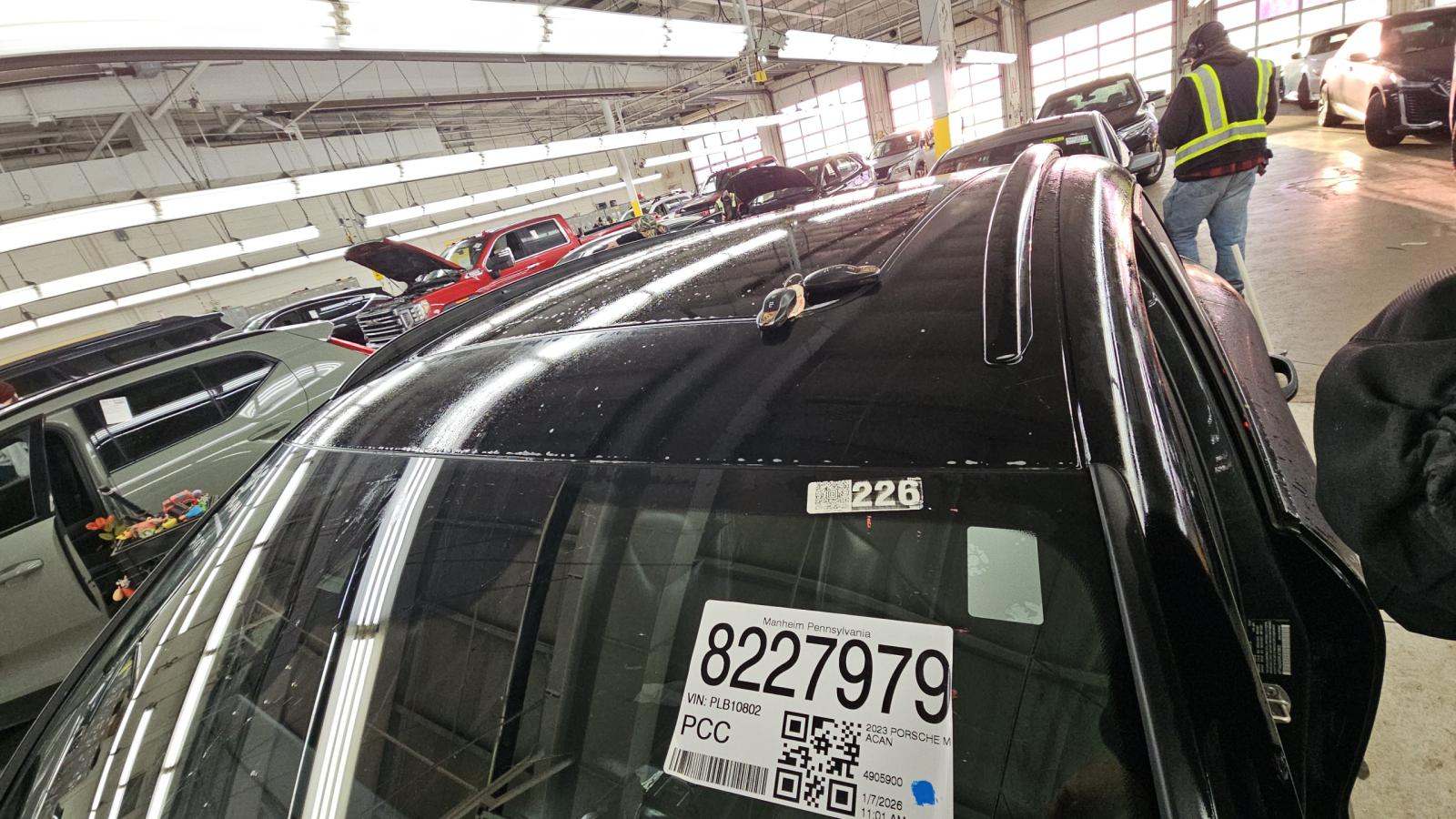 2023 Porsche Macan Base AWD