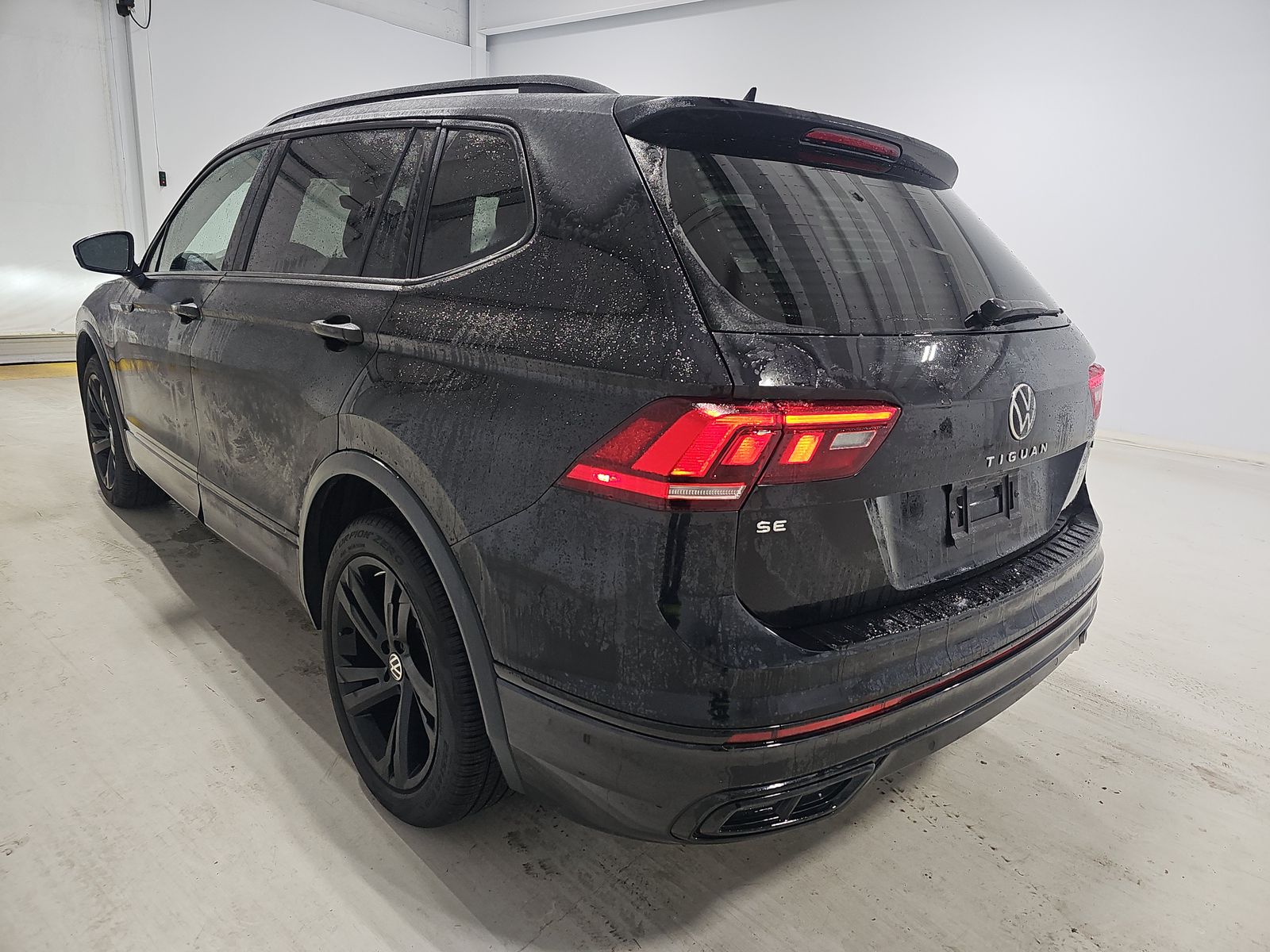 2024 Volkswagen Tiguan 2.0T SE R-Line Black AWD