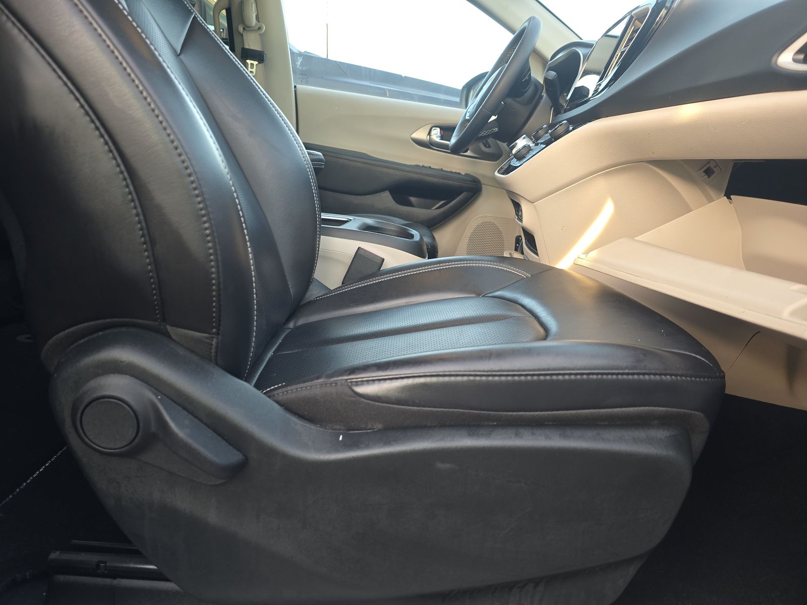 2023 Chrysler Pacifica Touring L FWD