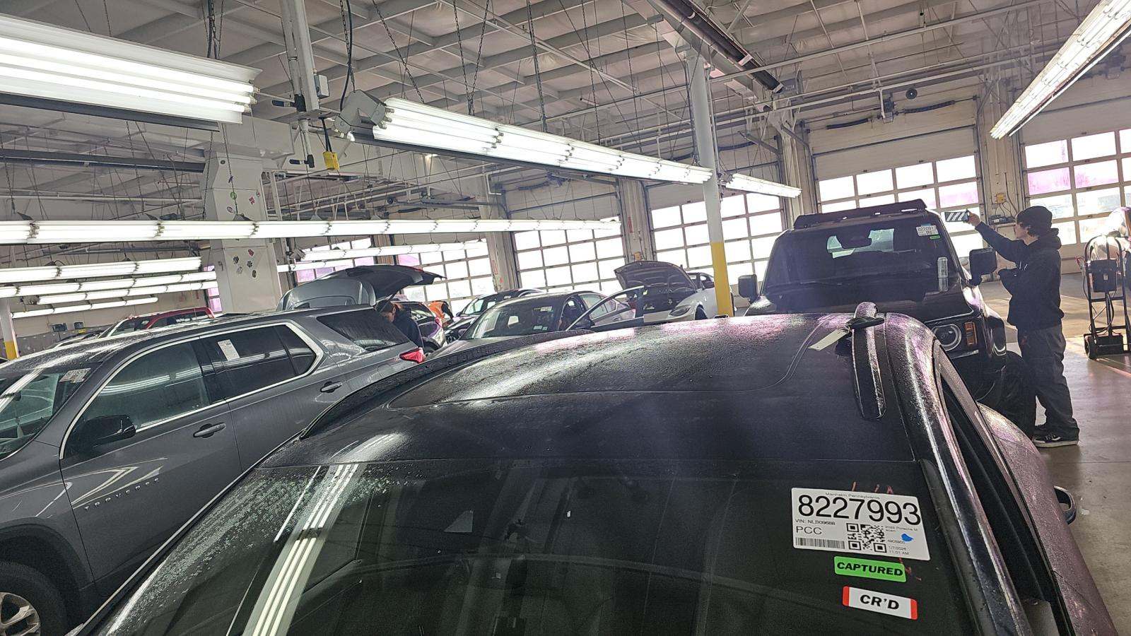 2022 Porsche Macan Base AWD