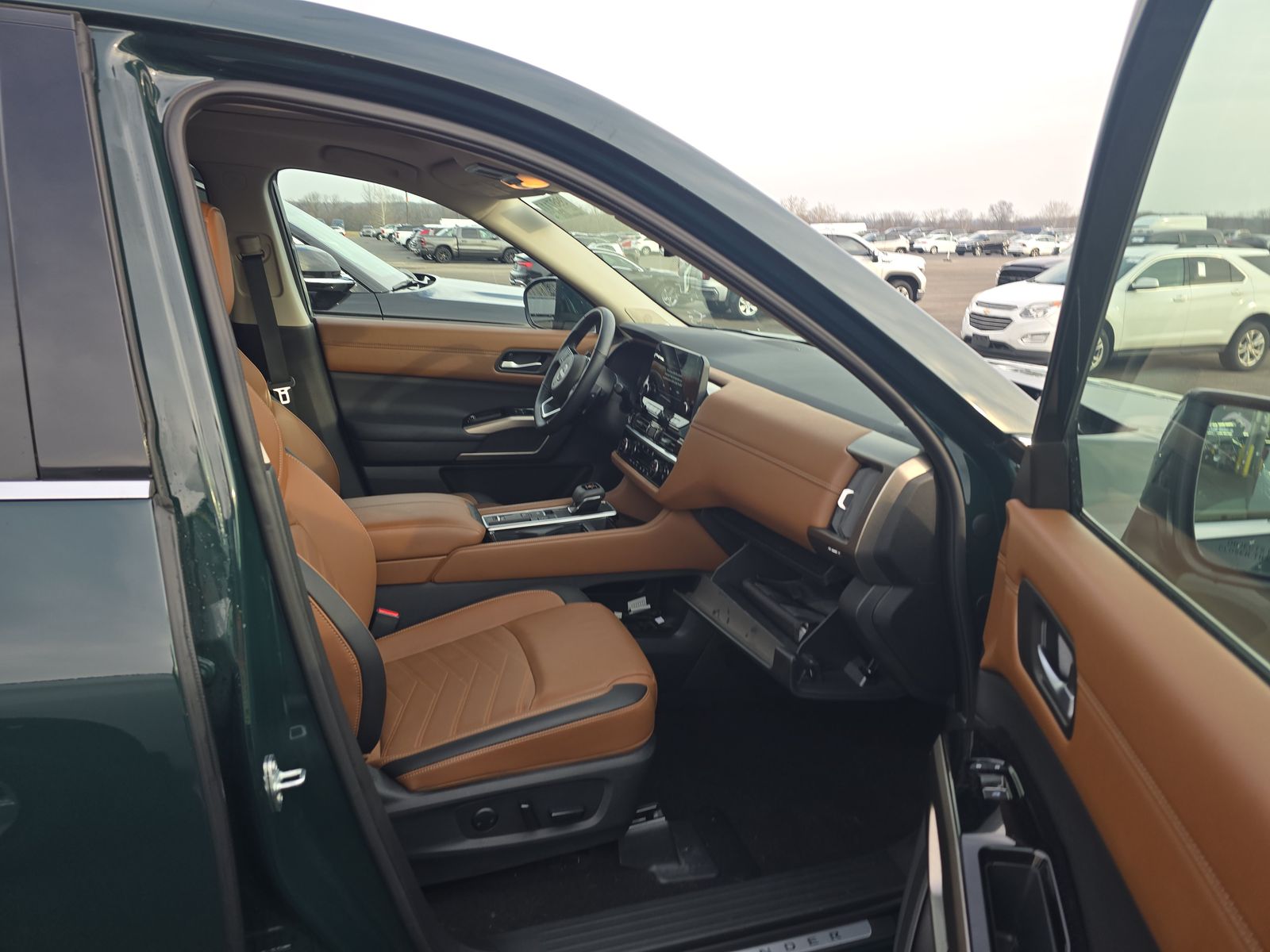 2024 Nissan Pathfinder Platinum FWD