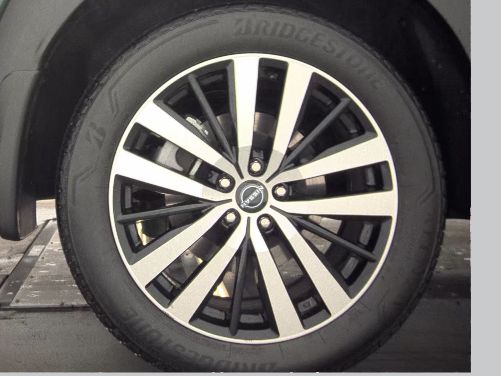 2024 Nissan Pathfinder Platinum FWD