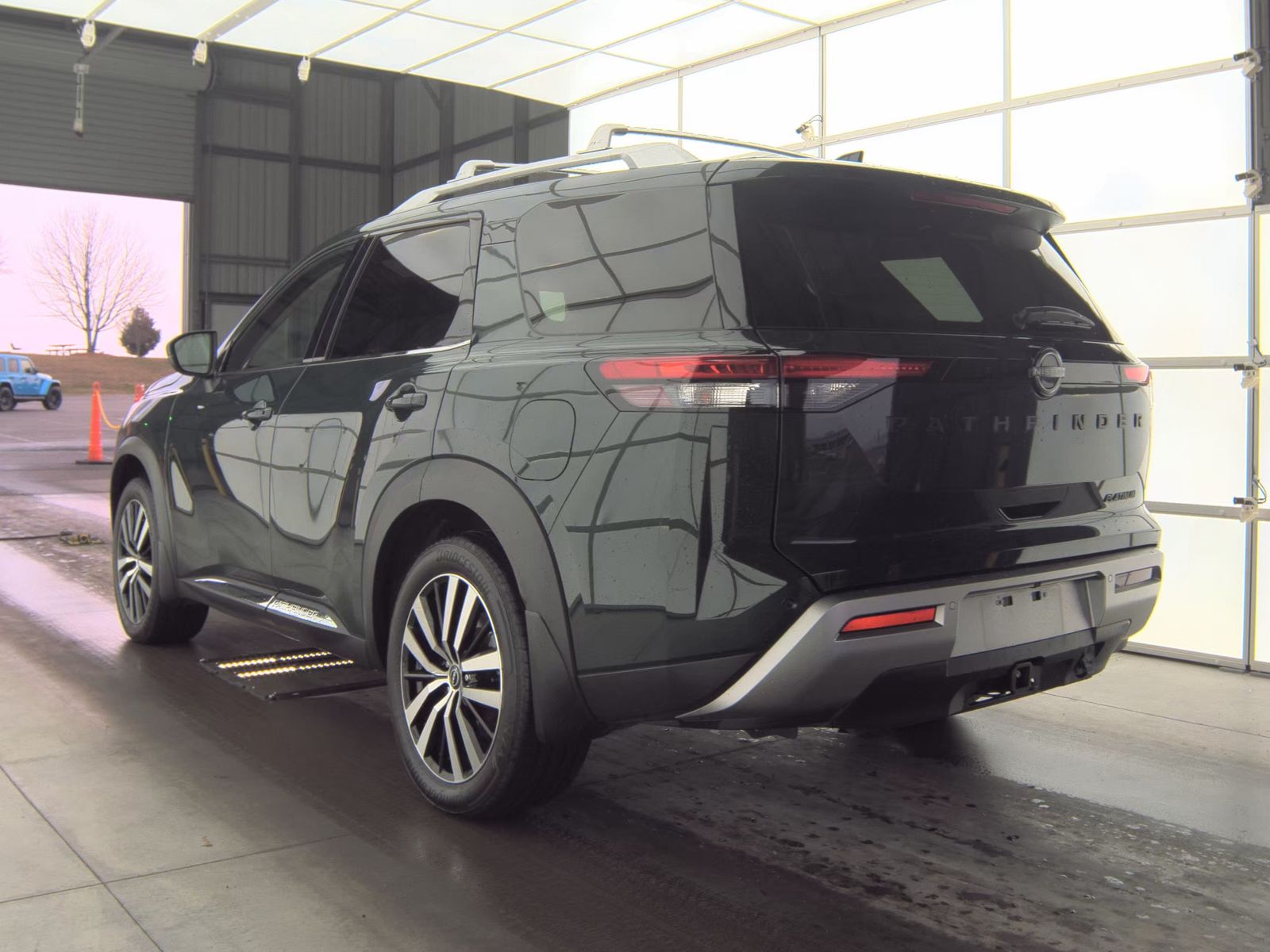 2024 Nissan Pathfinder Platinum FWD