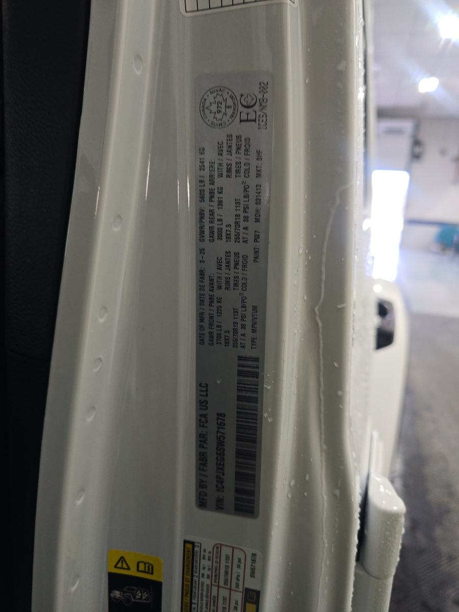 2025 Jeep Wrangler Sahara AWD