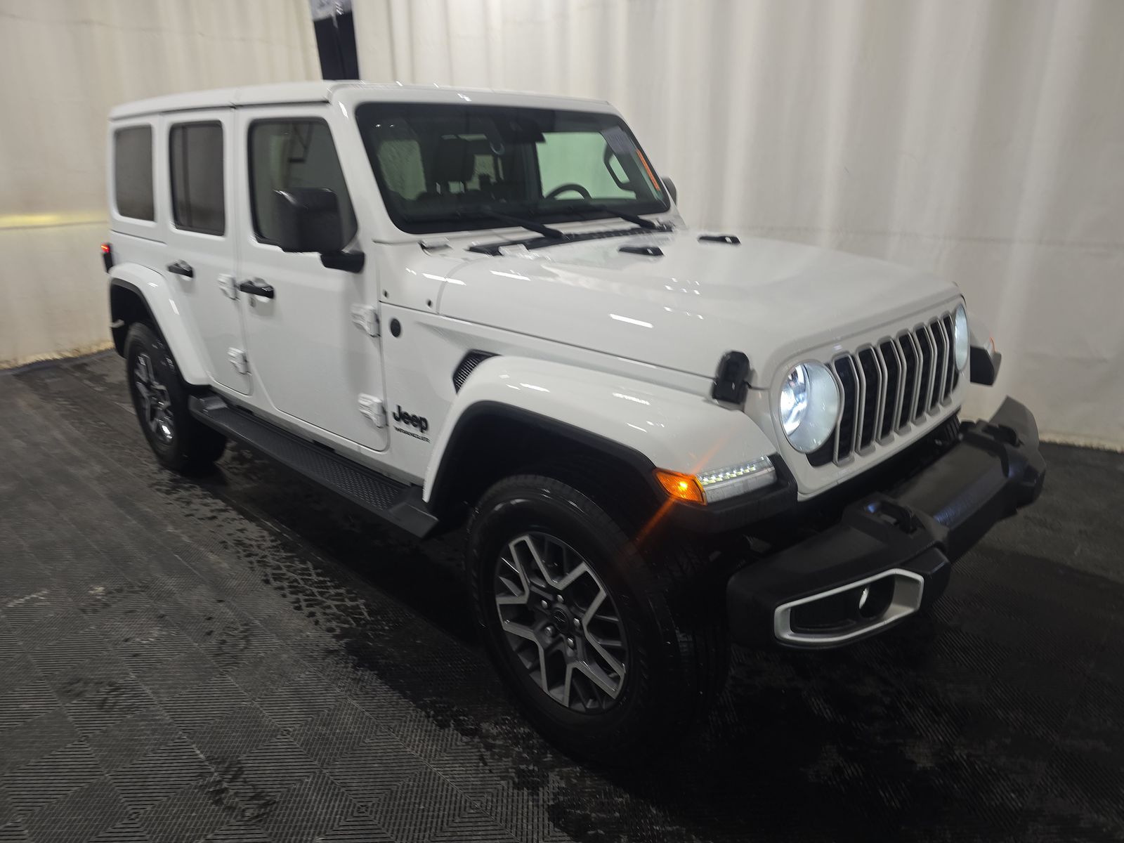 2025 Jeep Wrangler Sahara AWD