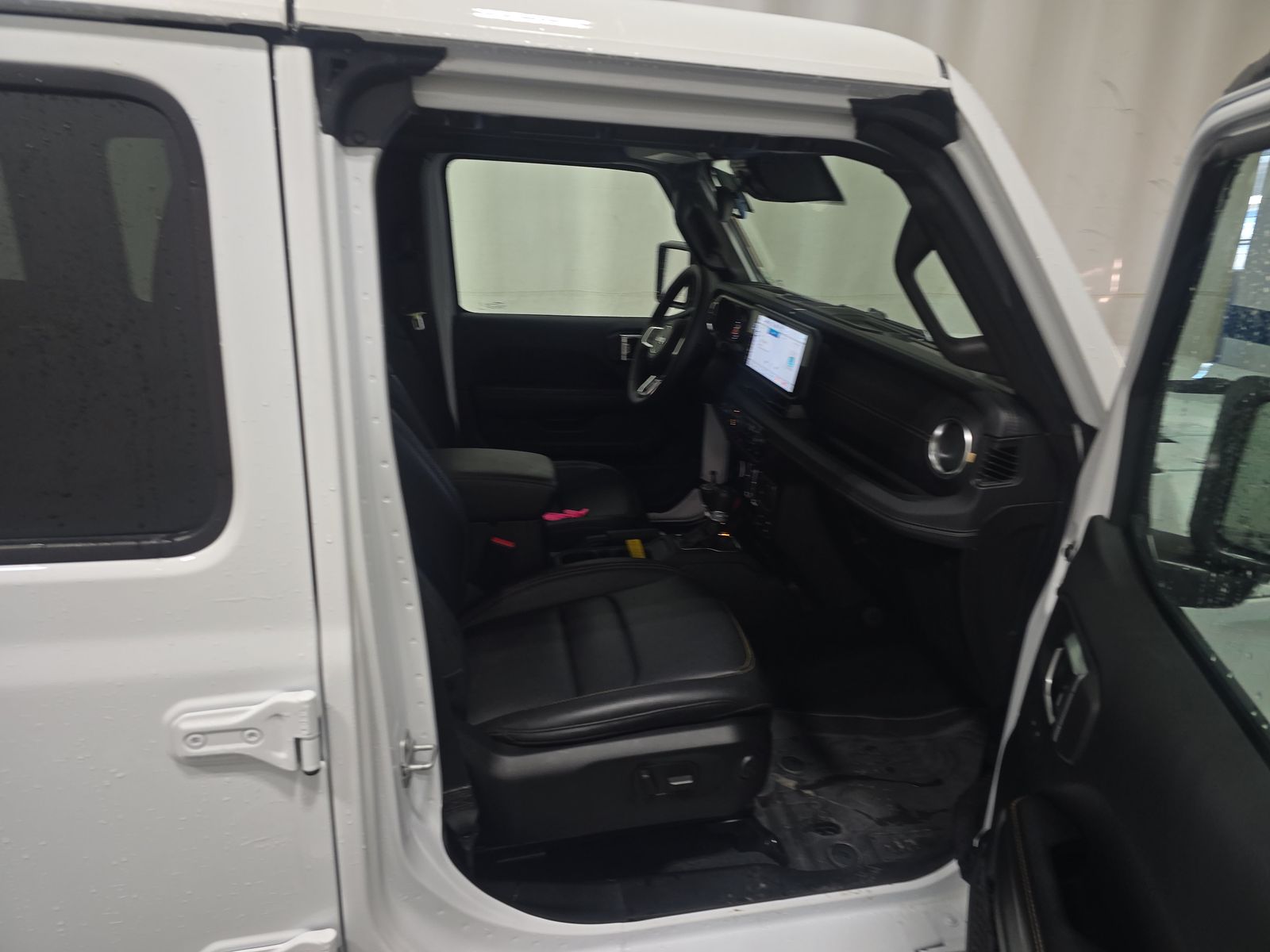 2025 Jeep Wrangler Sahara AWD