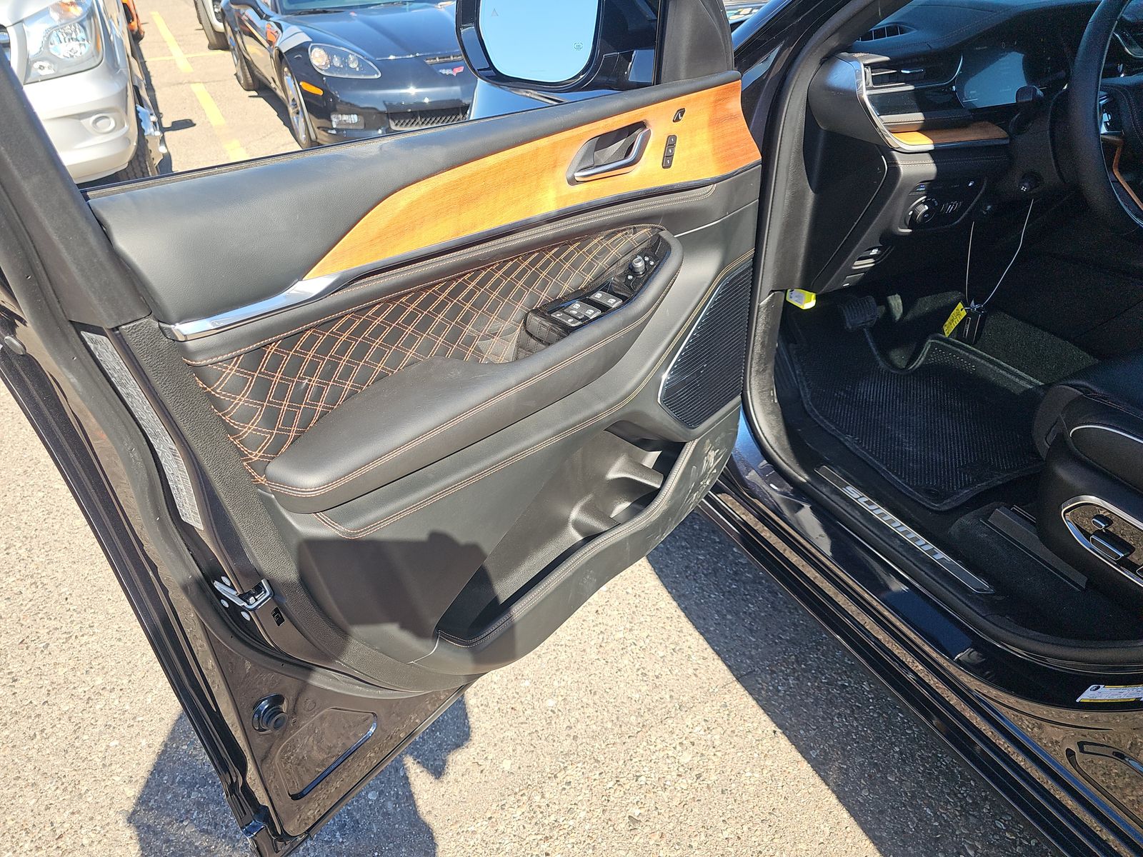 JEEP 4XE SUMMIT RESERVE - 10