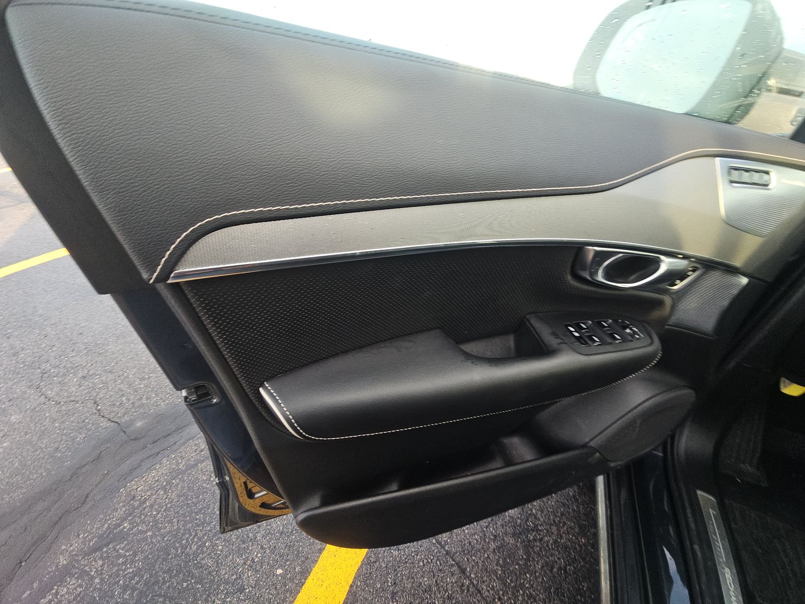 2022 Volvo XC90 Recharge T8 R-Design AWD