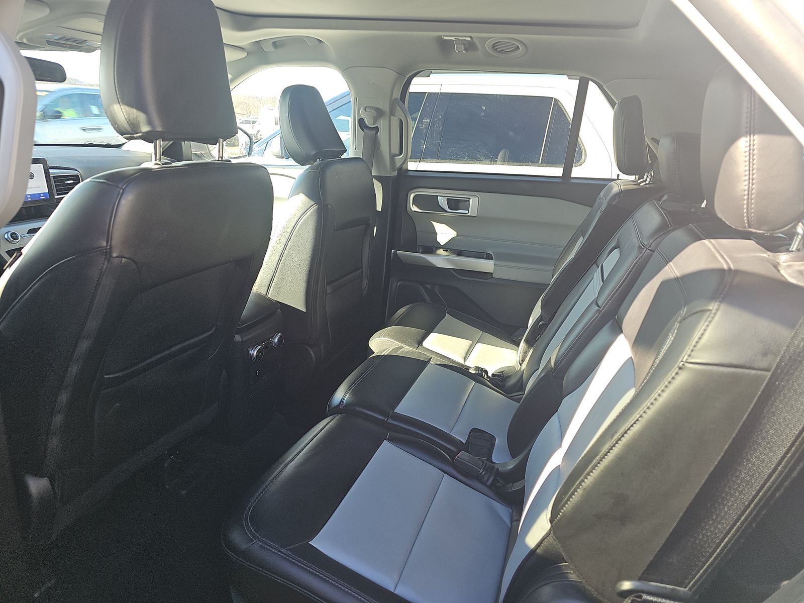 2023 Ford Explorer XLT AWD