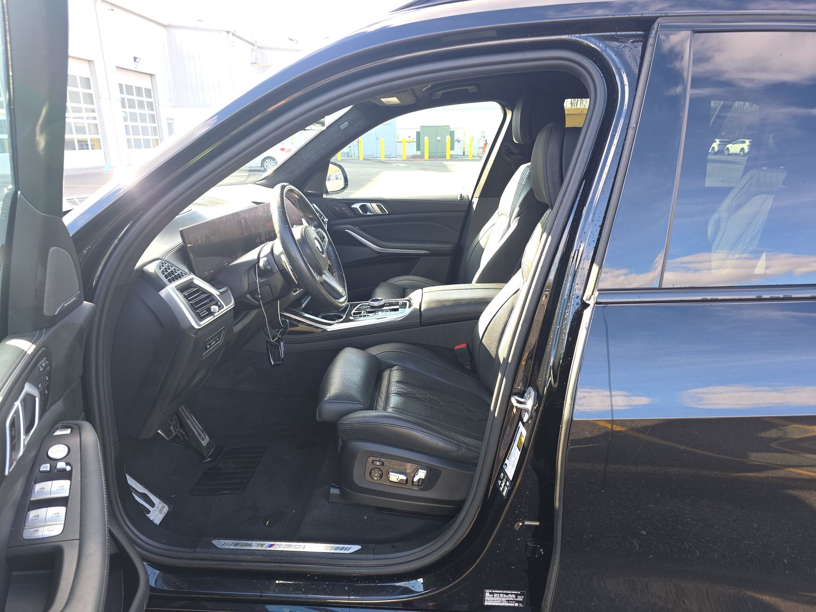 2024 BMW X7 M60i AWD