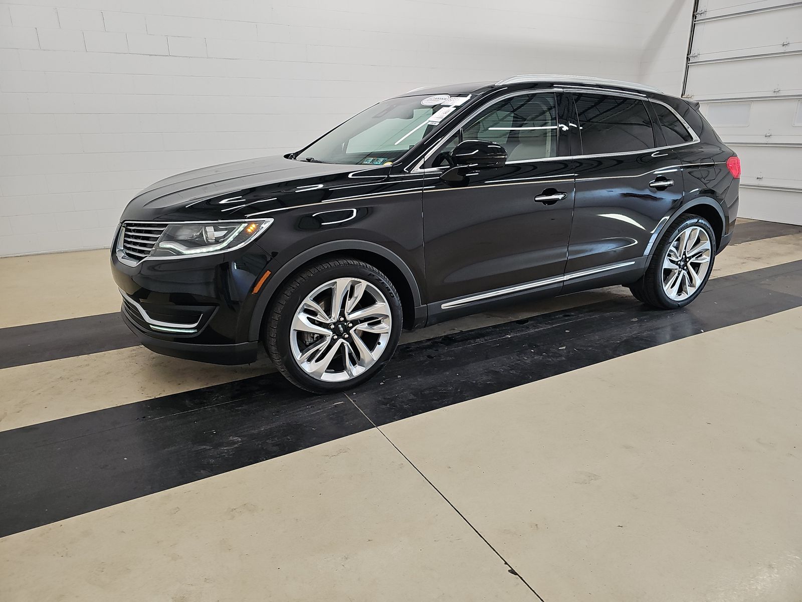 2017 Lincoln MKX Reserve's photo