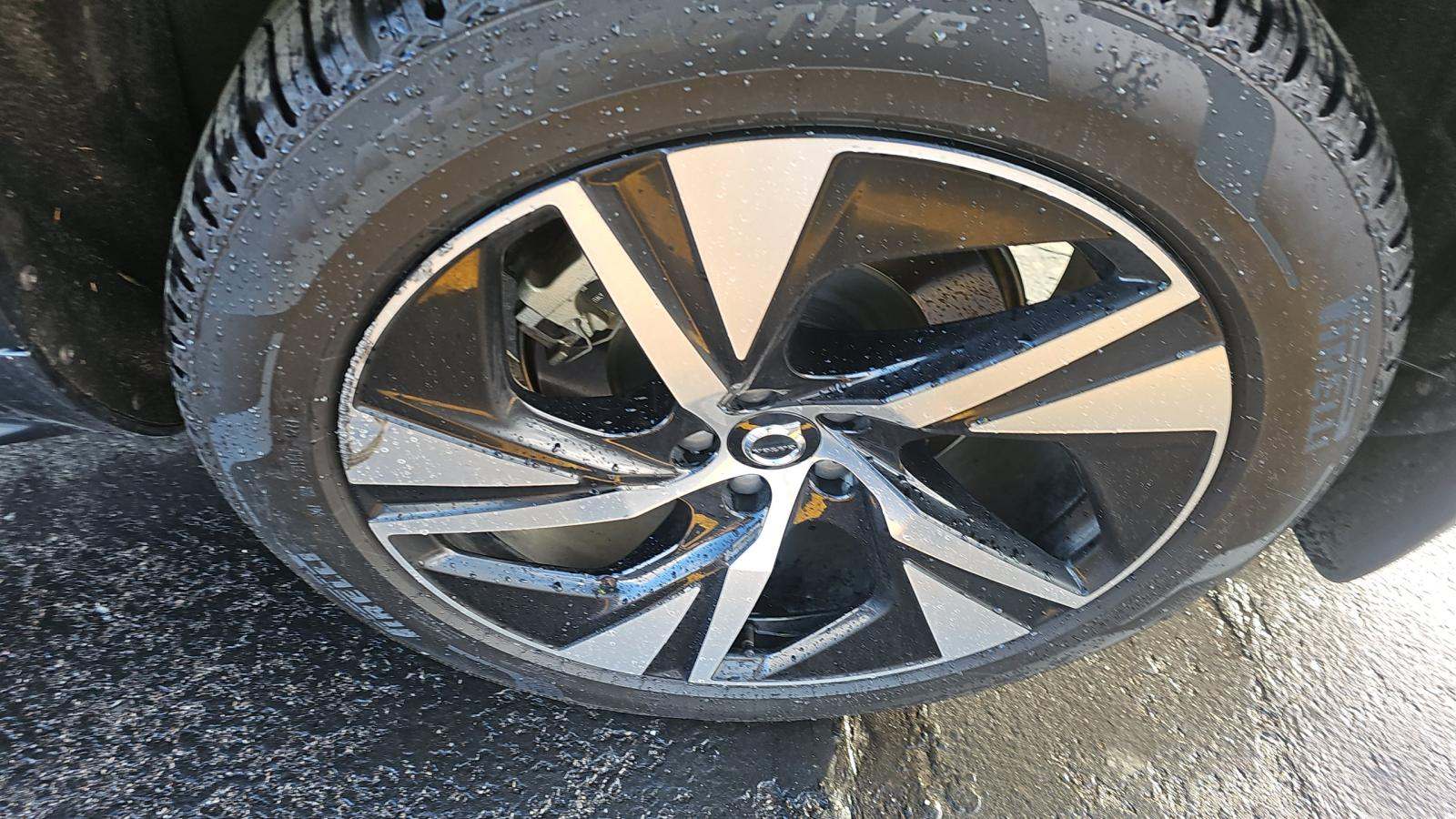 2022 Volvo XC90 Recharge T8 R-Design AWD