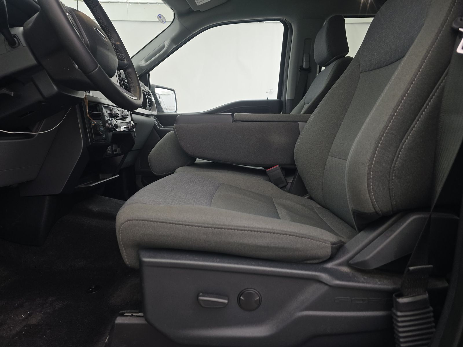 2025 Ford F-150 XLT AWD