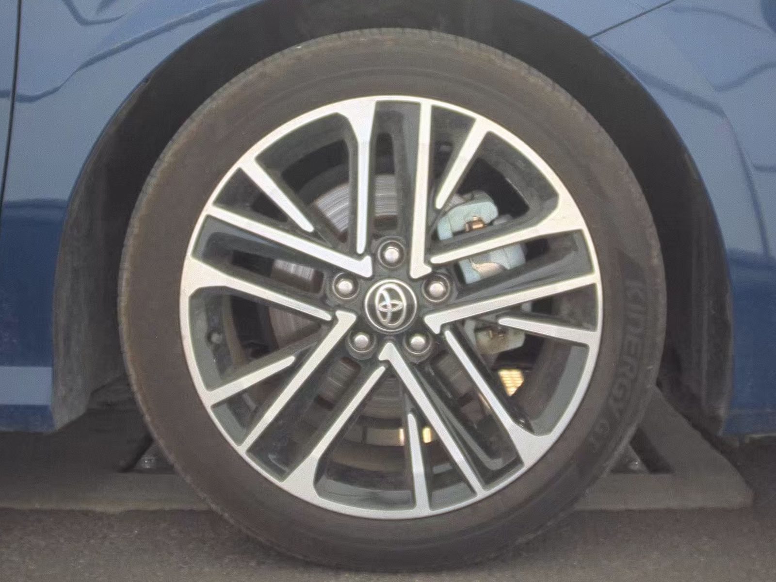 2025 Toyota Camry XLE FWD