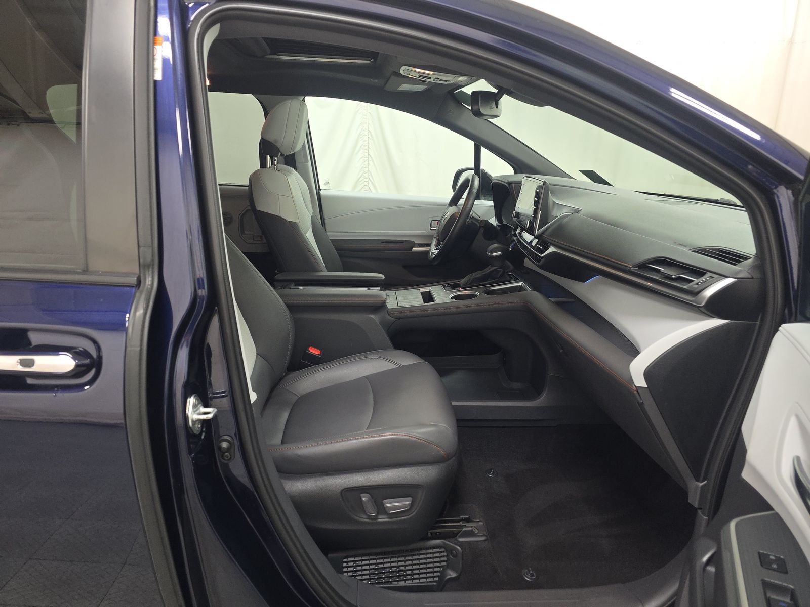 2022 Toyota Sienna XSE FWD