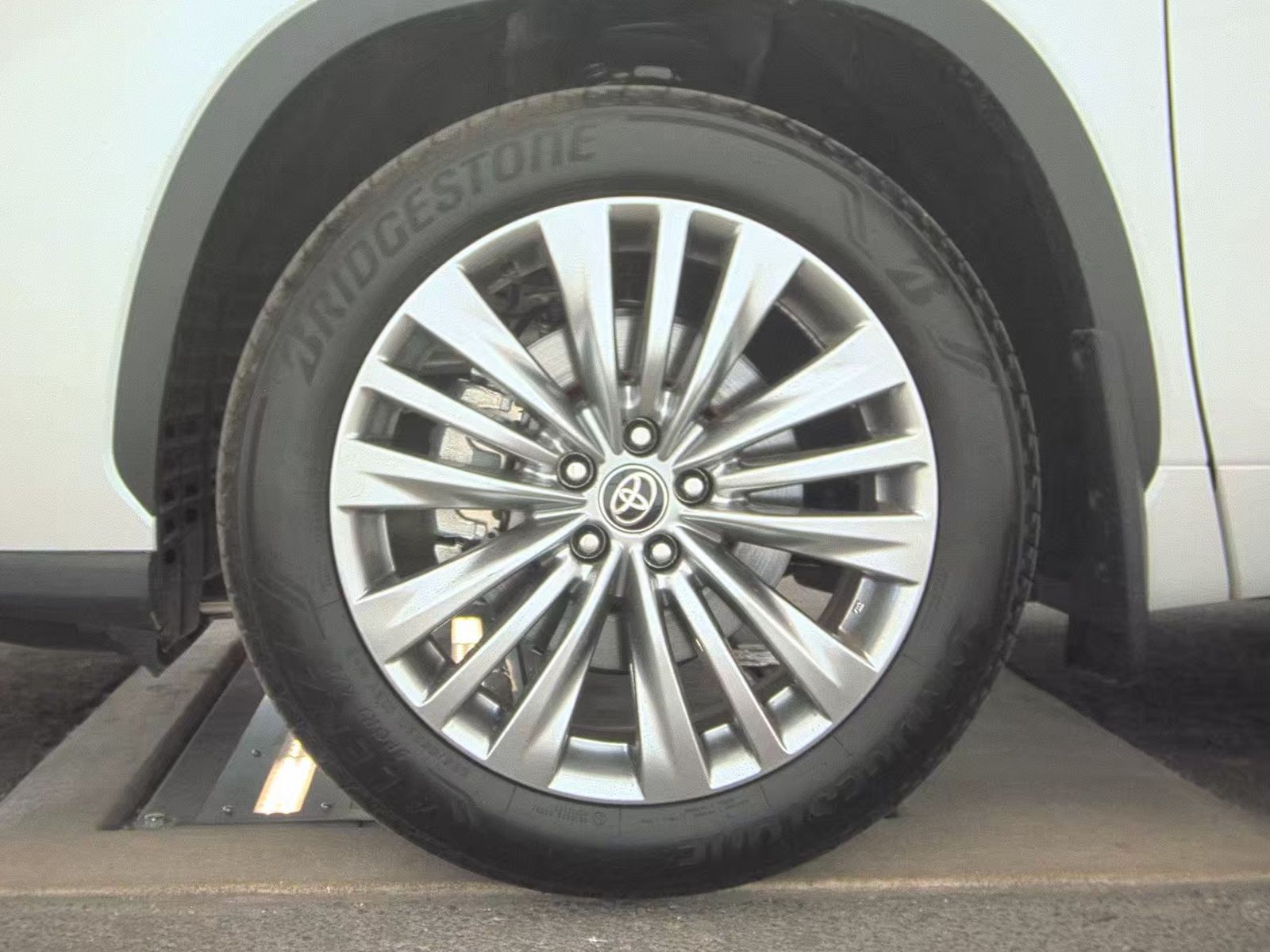 2025 Toyota Highlander Hybrid Platinum AWD