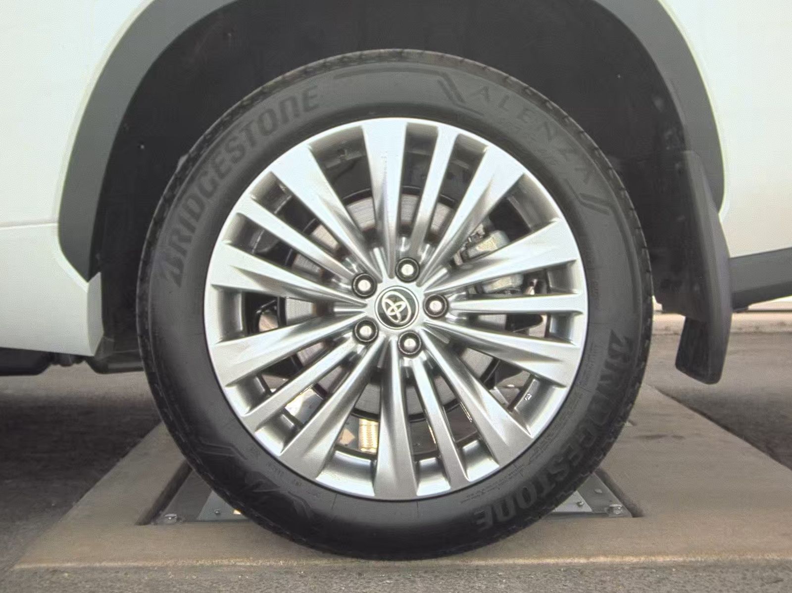 2025 Toyota Highlander Hybrid Platinum AWD