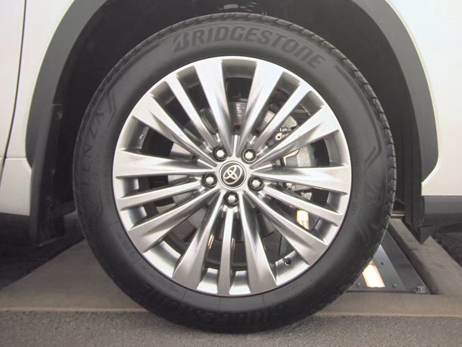 2025 Toyota Highlander Hybrid Platinum AWD