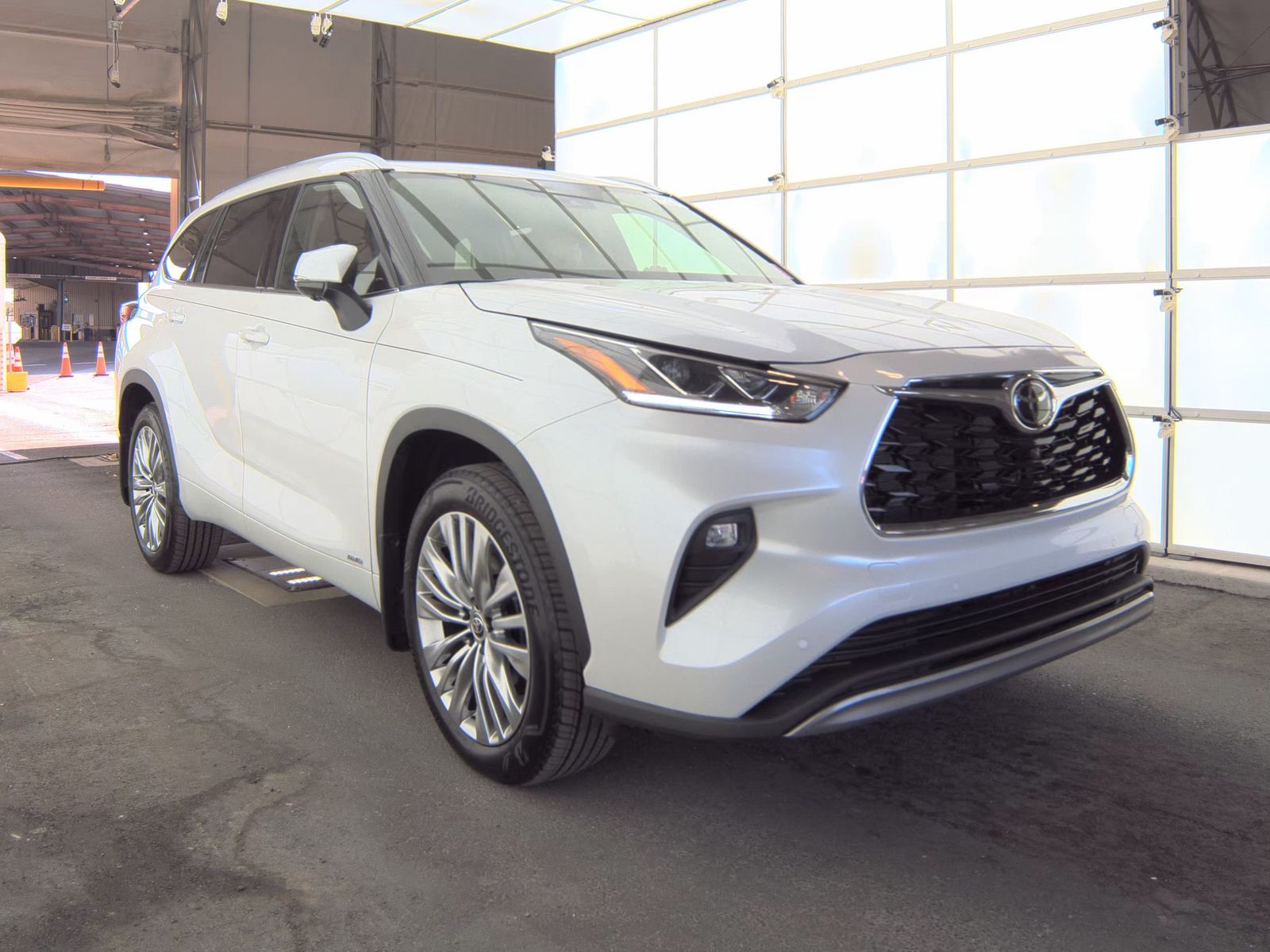 2025 Toyota Highlander Hybrid Platinum AWD