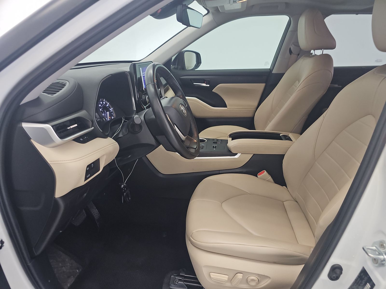 2023 Toyota Highlander XLE FWD