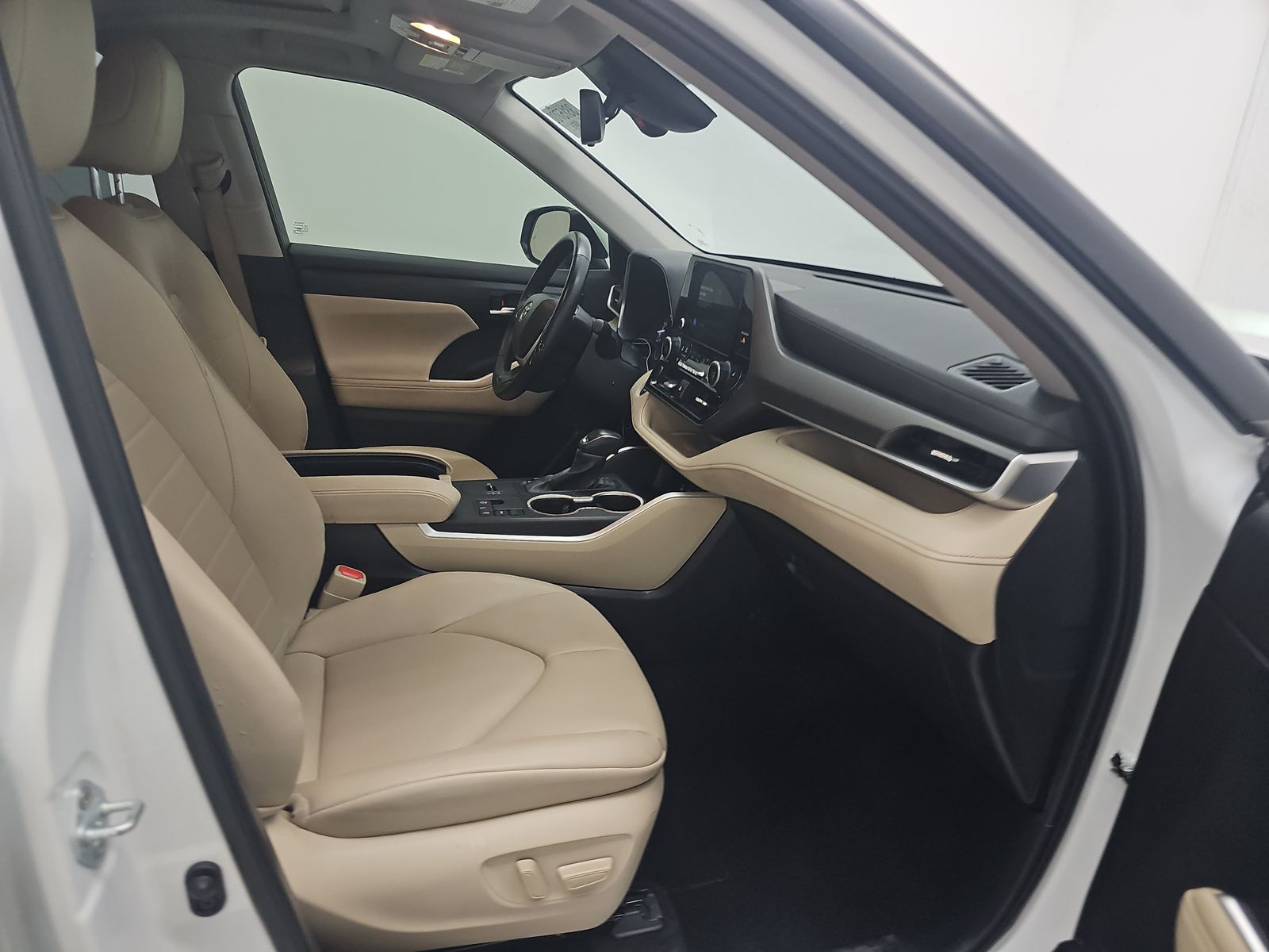 2023 Toyota Highlander XLE FWD