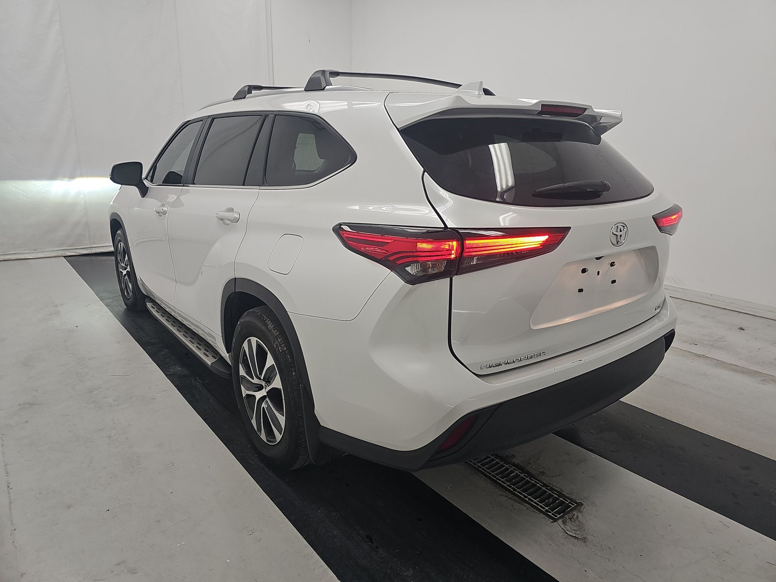 2023 Toyota Highlander XLE FWD