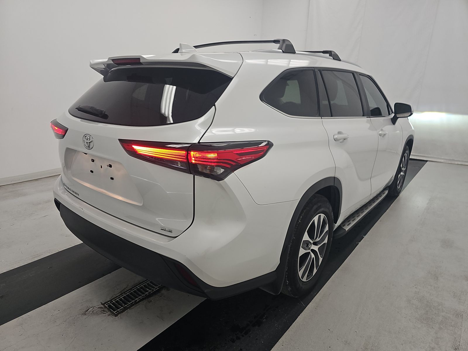 2023 Toyota Highlander XLE FWD