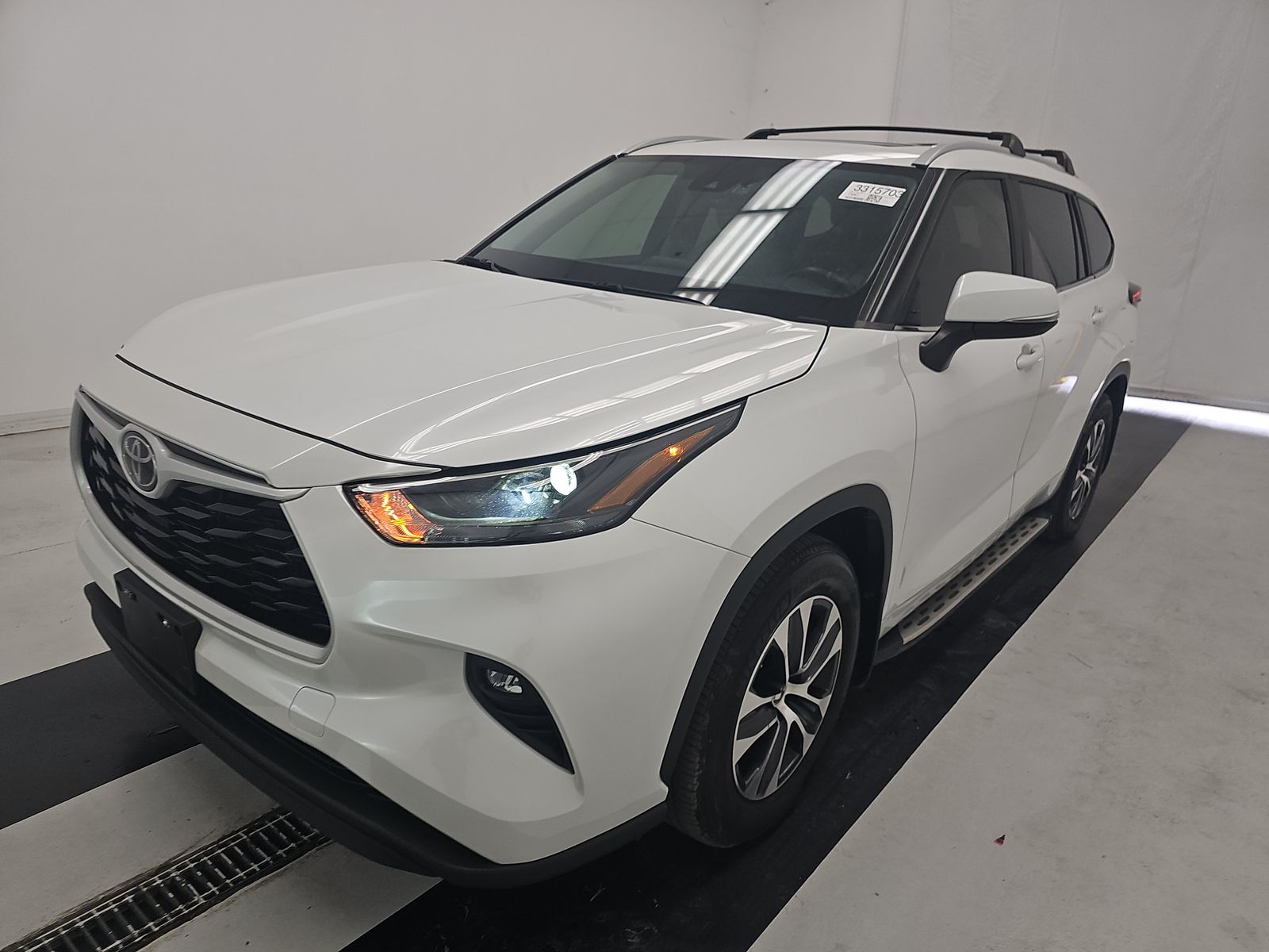 2023 Toyota Highlander XLE FWD