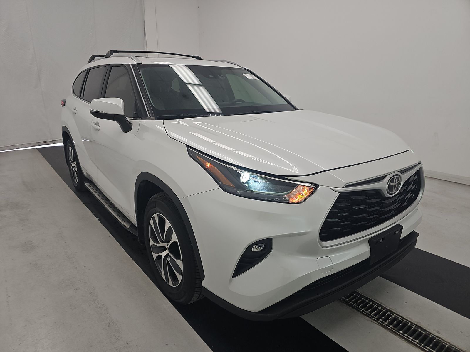 2023 Toyota Highlander XLE FWD