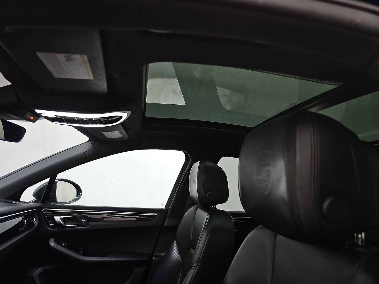 2023 Porsche Macan Base AWD