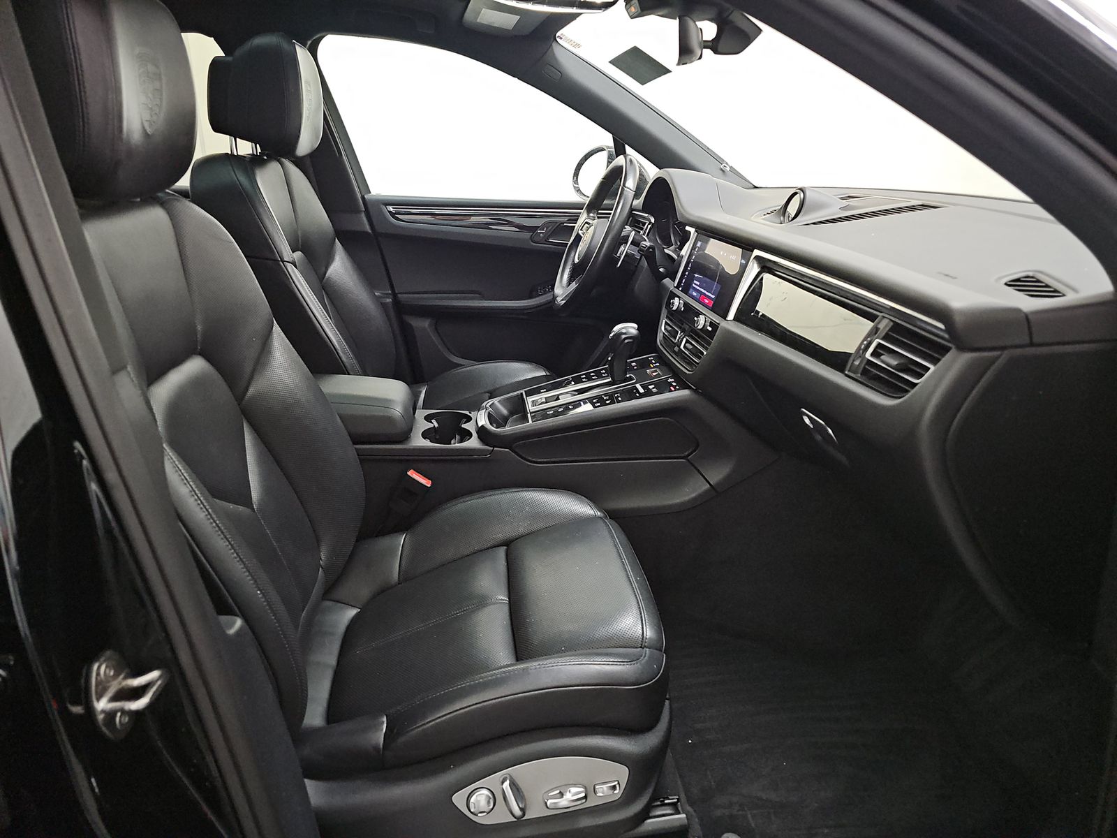 2023 Porsche Macan Base AWD