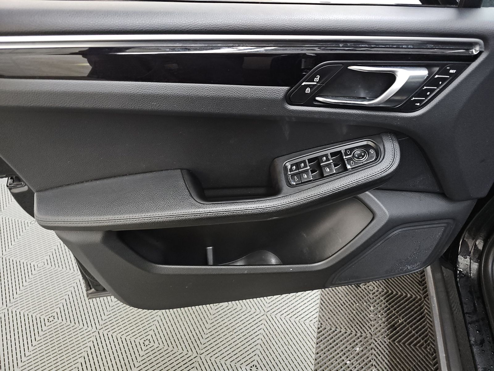 2023 Porsche Macan Base AWD