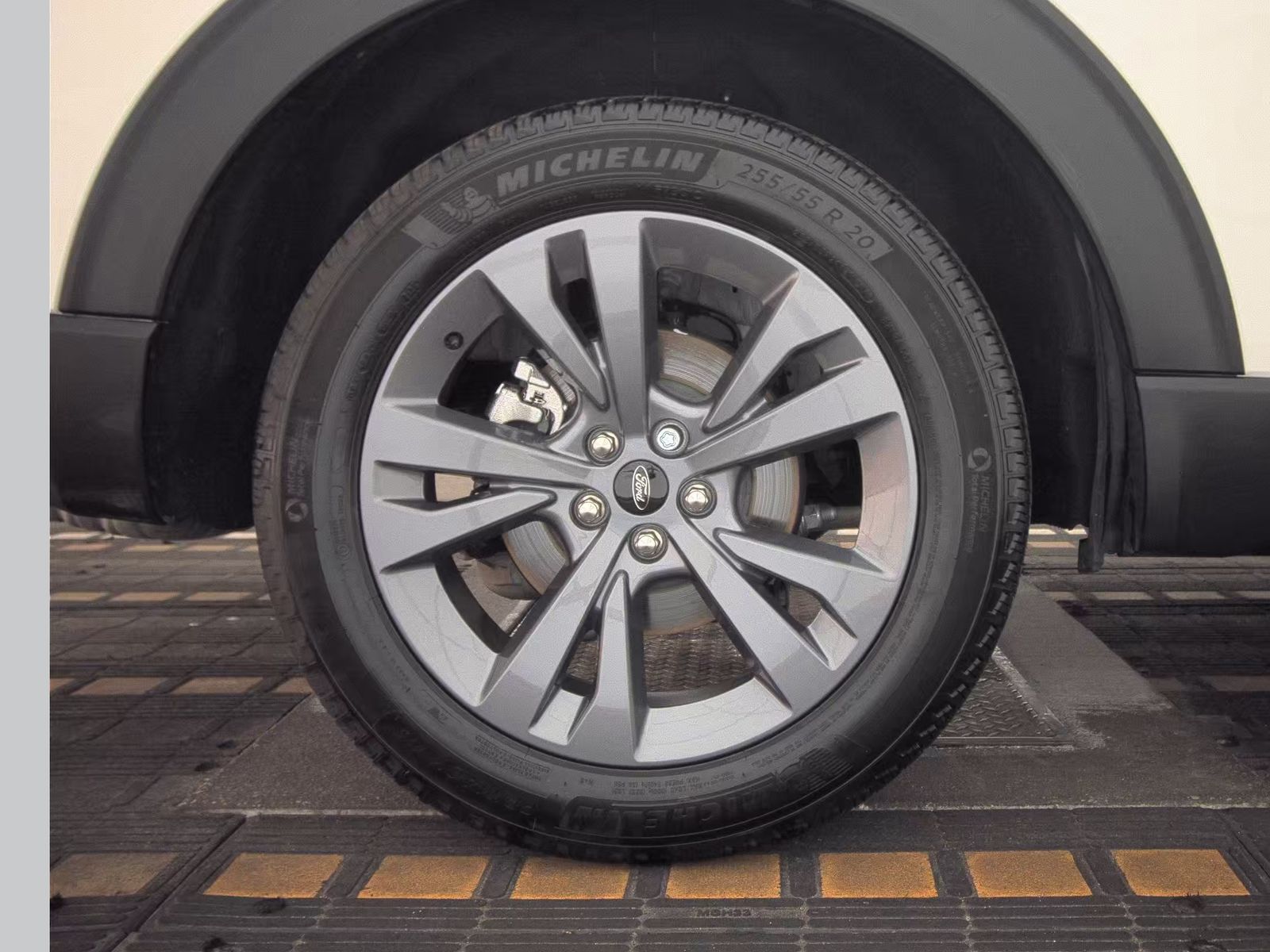 2025 Ford Explorer Active AWD