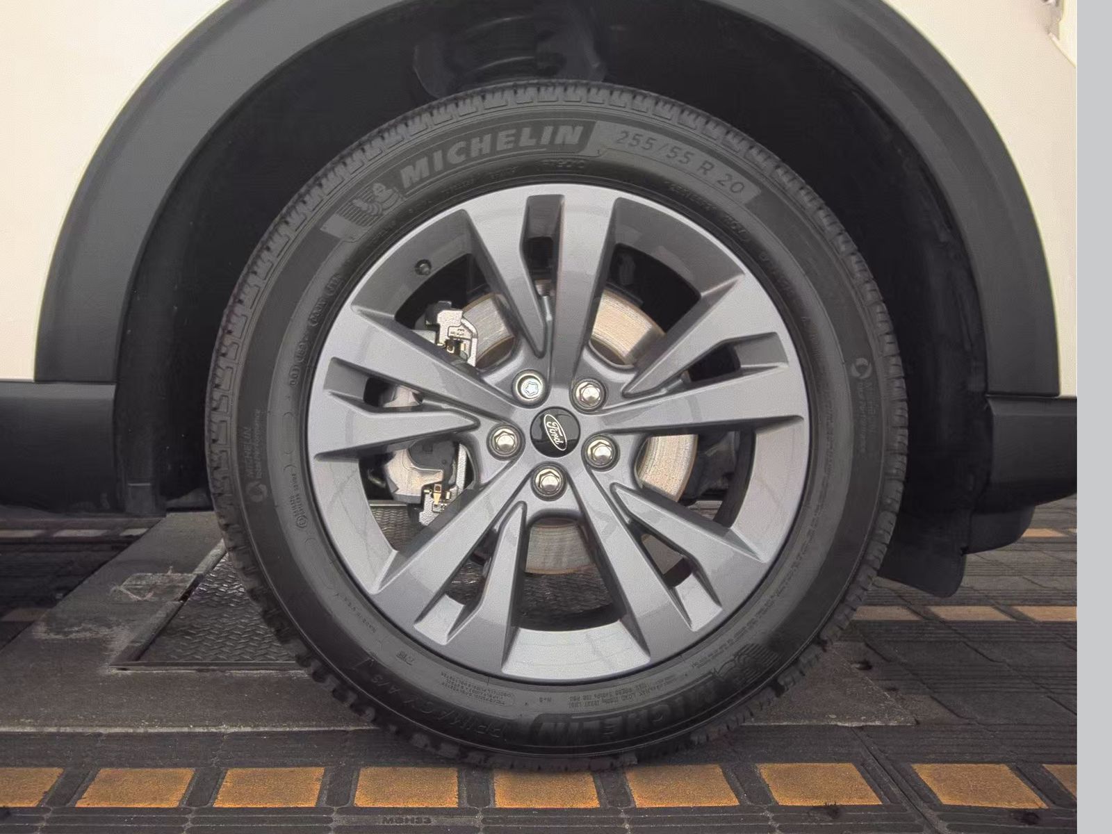 2025 Ford Explorer Active AWD