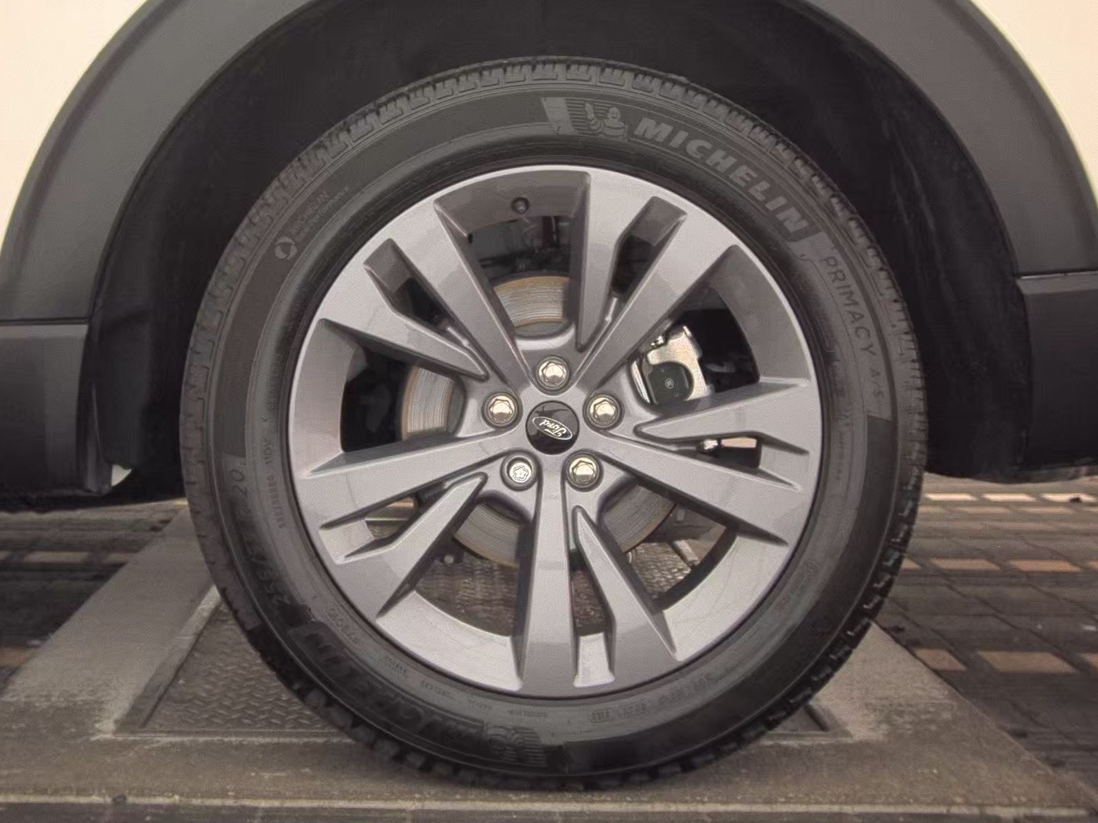 2025 Ford Explorer Active AWD