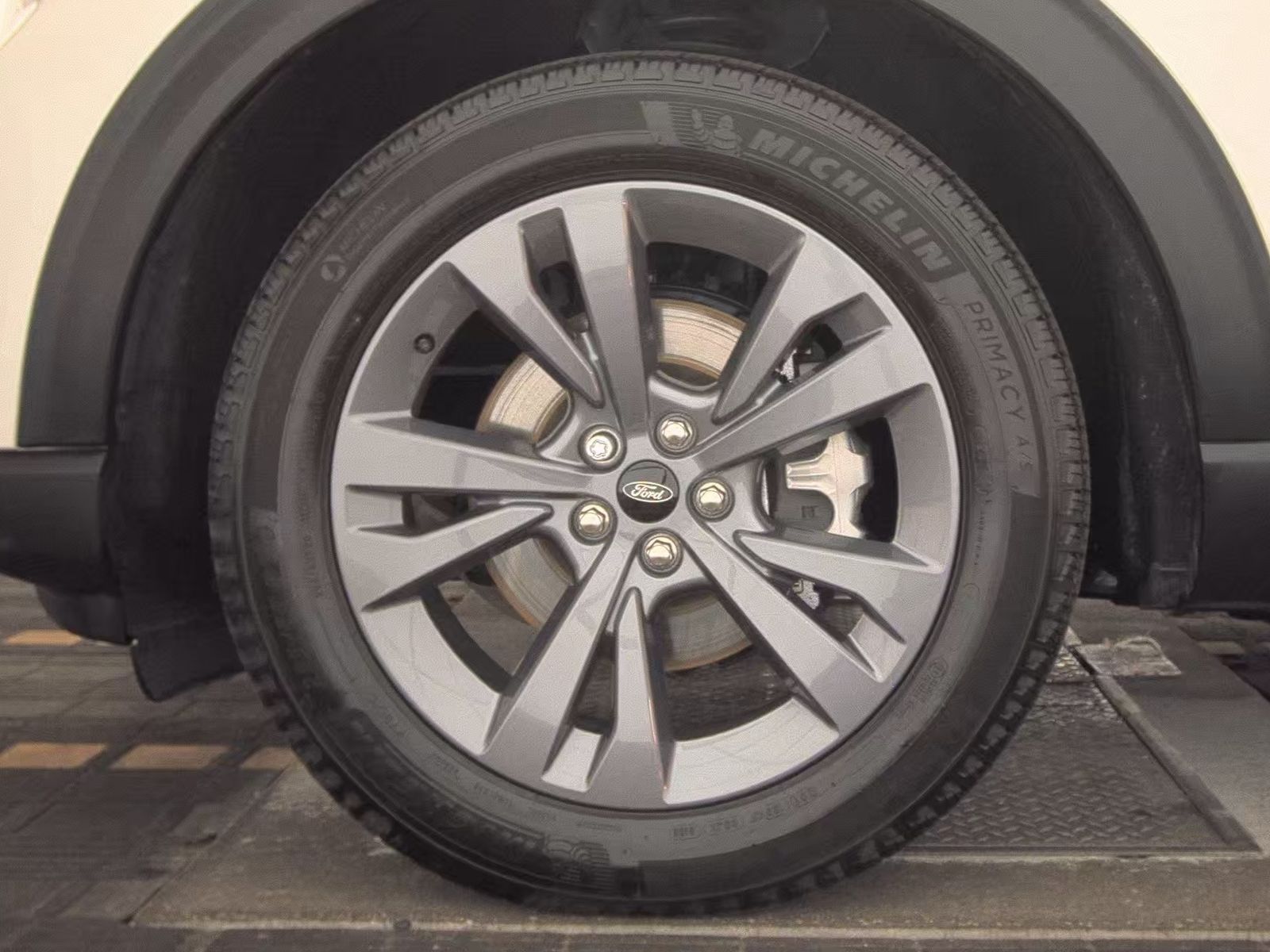 2025 Ford Explorer Active AWD