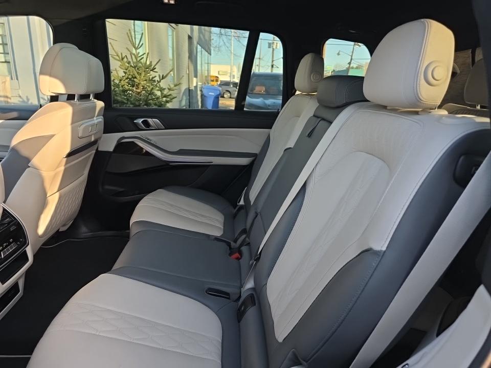 2023 BMW X7 xDrive40i AWD