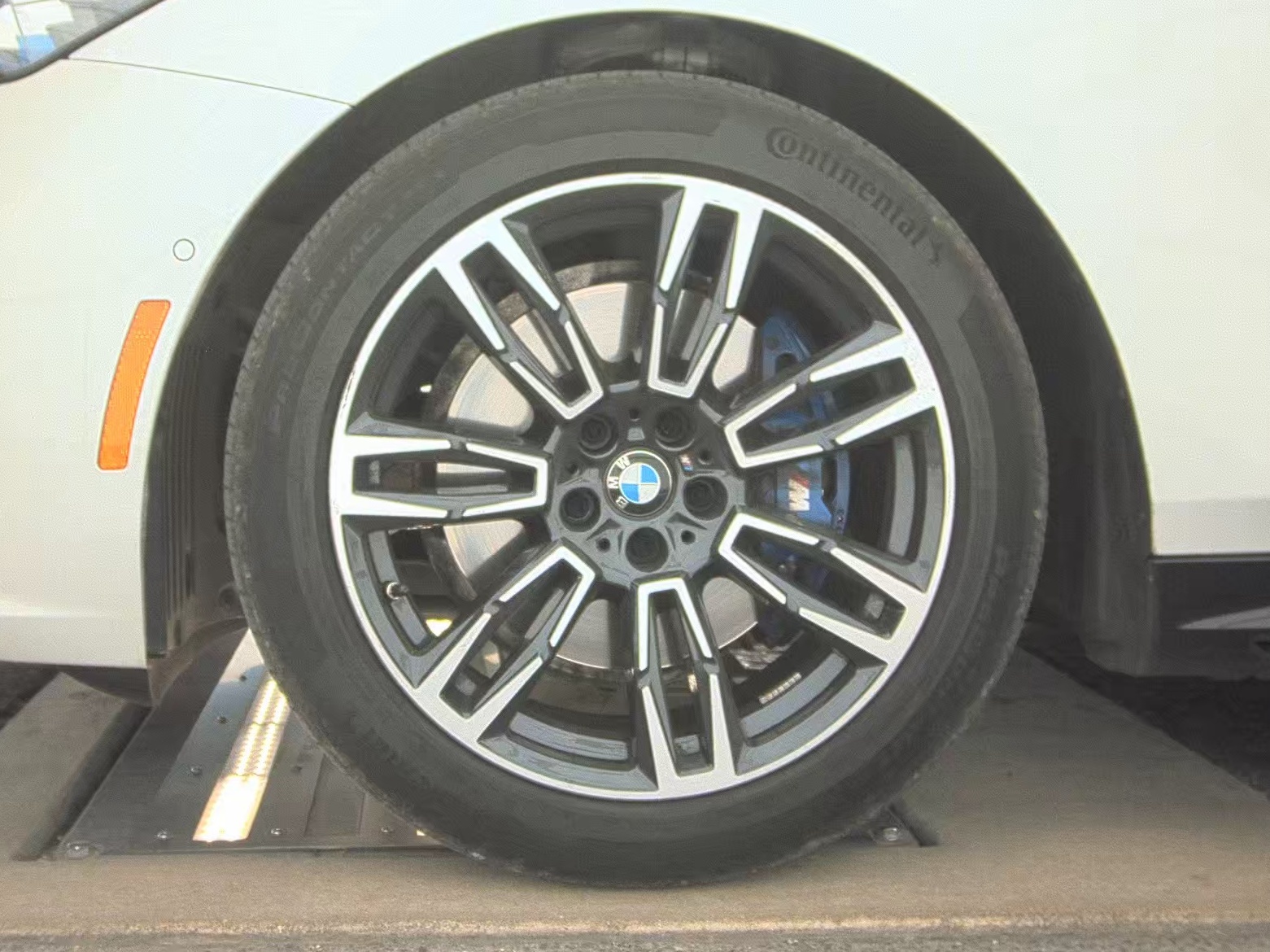 2025 BMW 5 Series 530i RWD