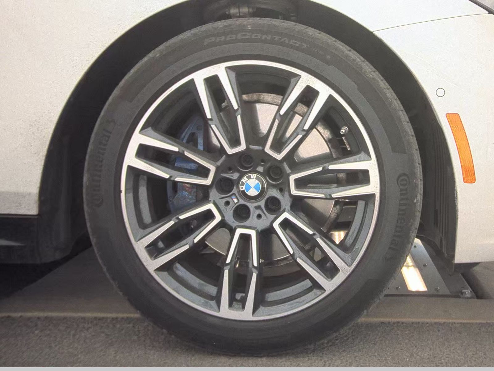 2025 BMW 5 Series 530i RWD