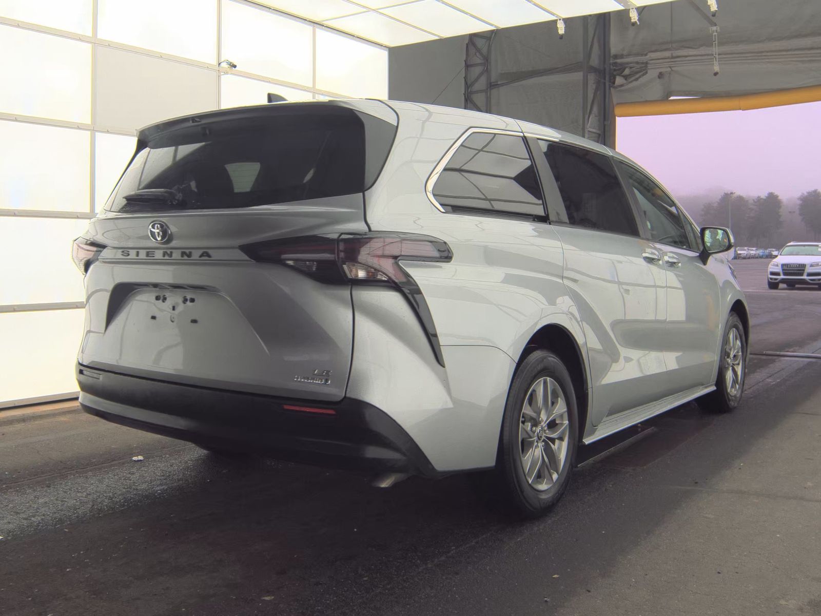 2024 Toyota Sienna LE FWD